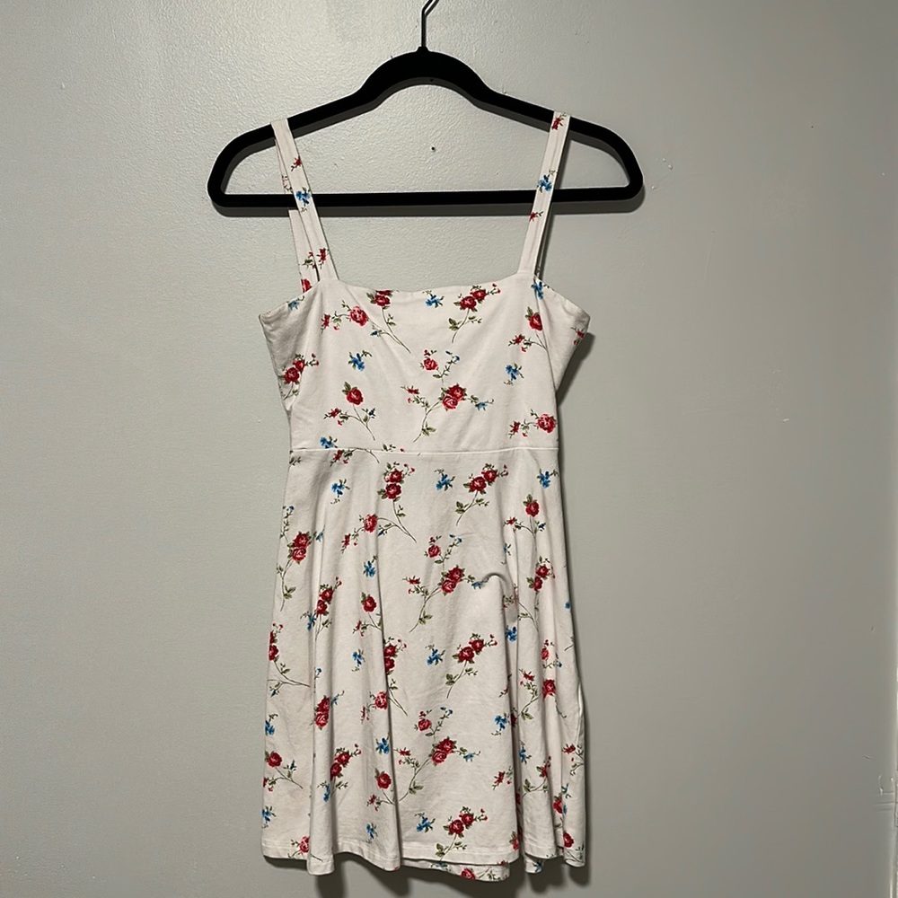 Floral mini dress🤍